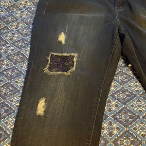 Brand new!  Embellished stretch Skinny Jeans 🌹